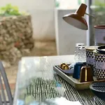 La Singuliere Bed and breakfast
